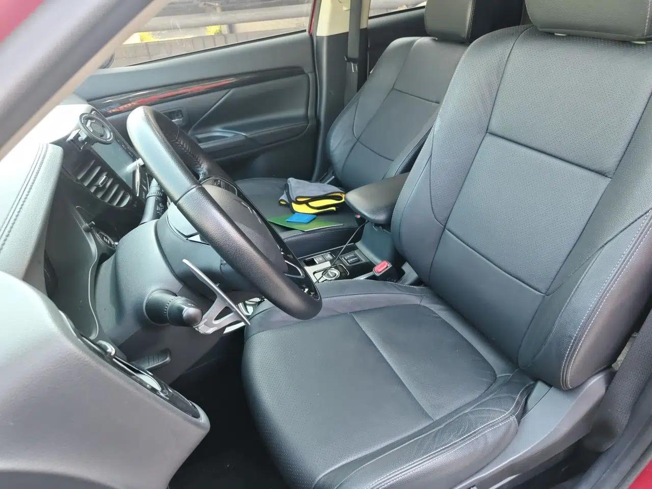Mitsubishi Outlander 2018 2.4L 4x4 Elite Edition 5 Seats — миниатюра 15