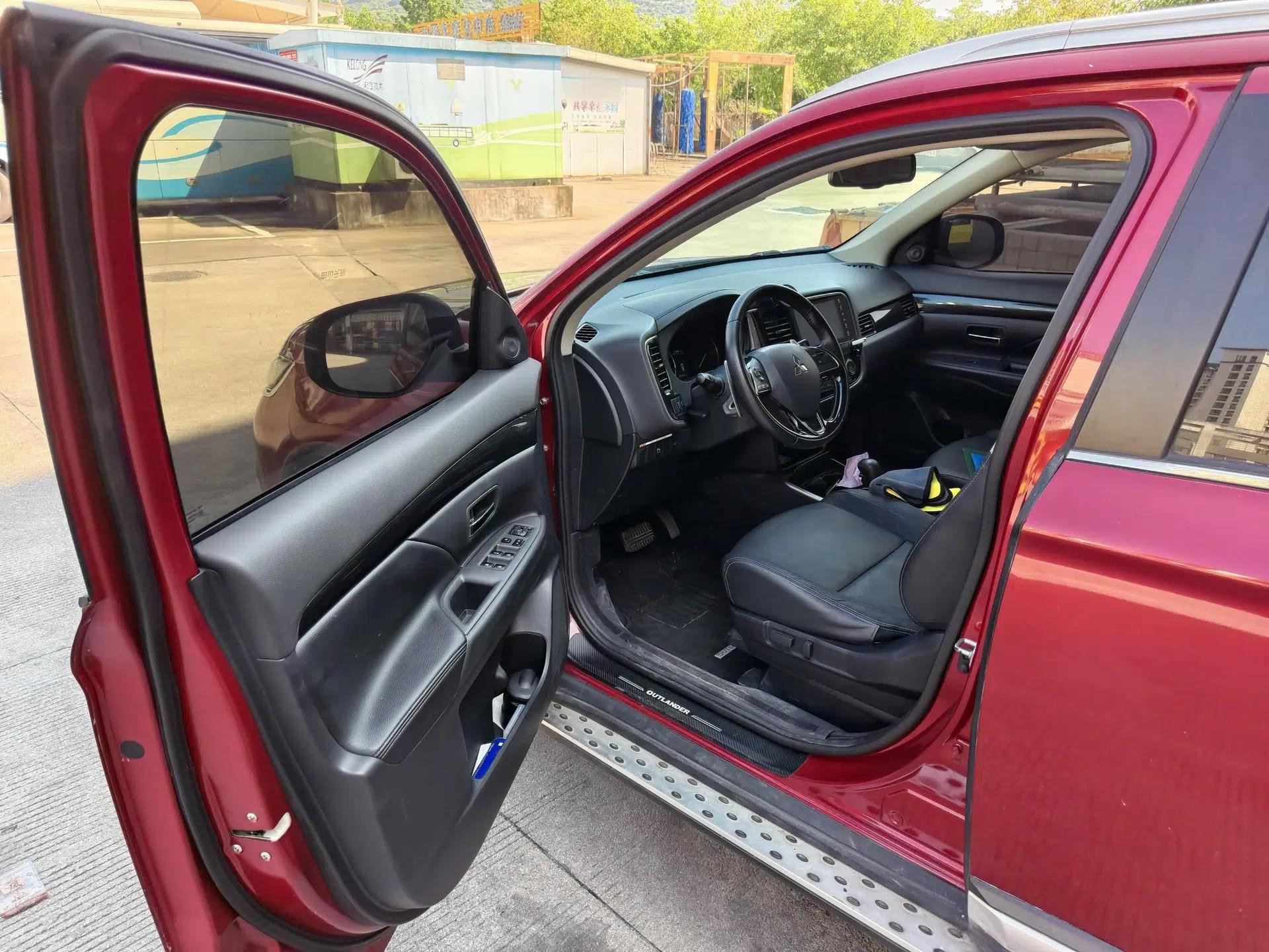 Mitsubishi Outlander 2018 2.4L 4x4 Elite Edition 5 Seats — миниатюра 16