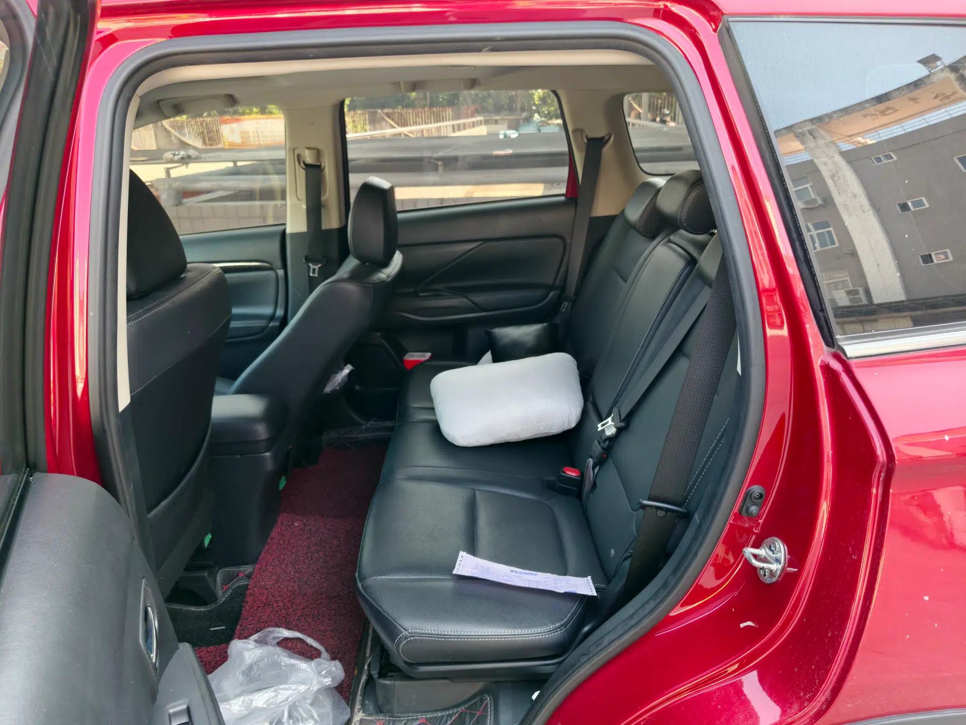Mitsubishi Outlander 2018 2.4L 4x4 Elite Edition 5 Seats — миниатюра 17