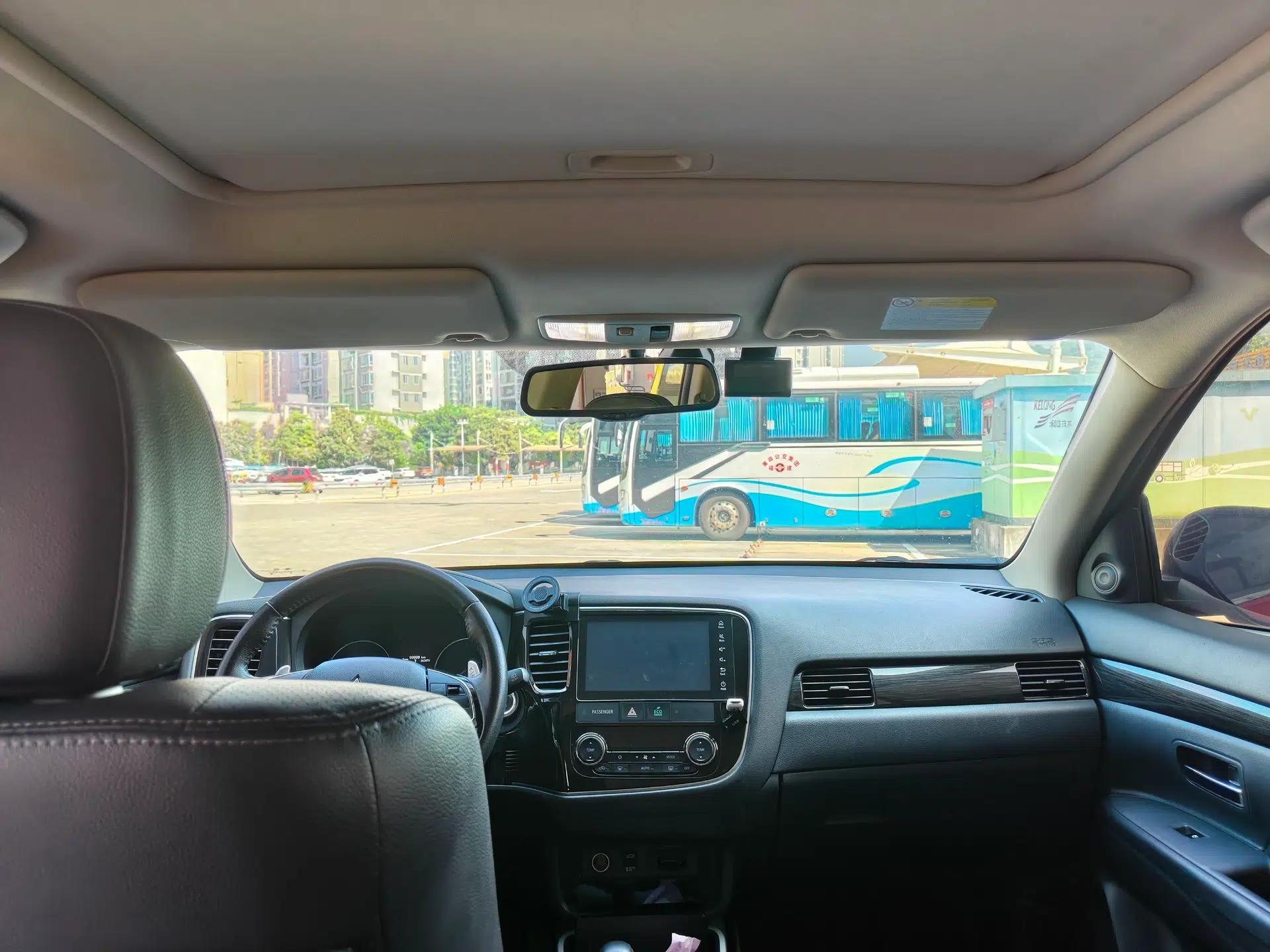 Mitsubishi Outlander 2018 2.4L 4x4 Elite Edition 5 Seats — миниатюра 18