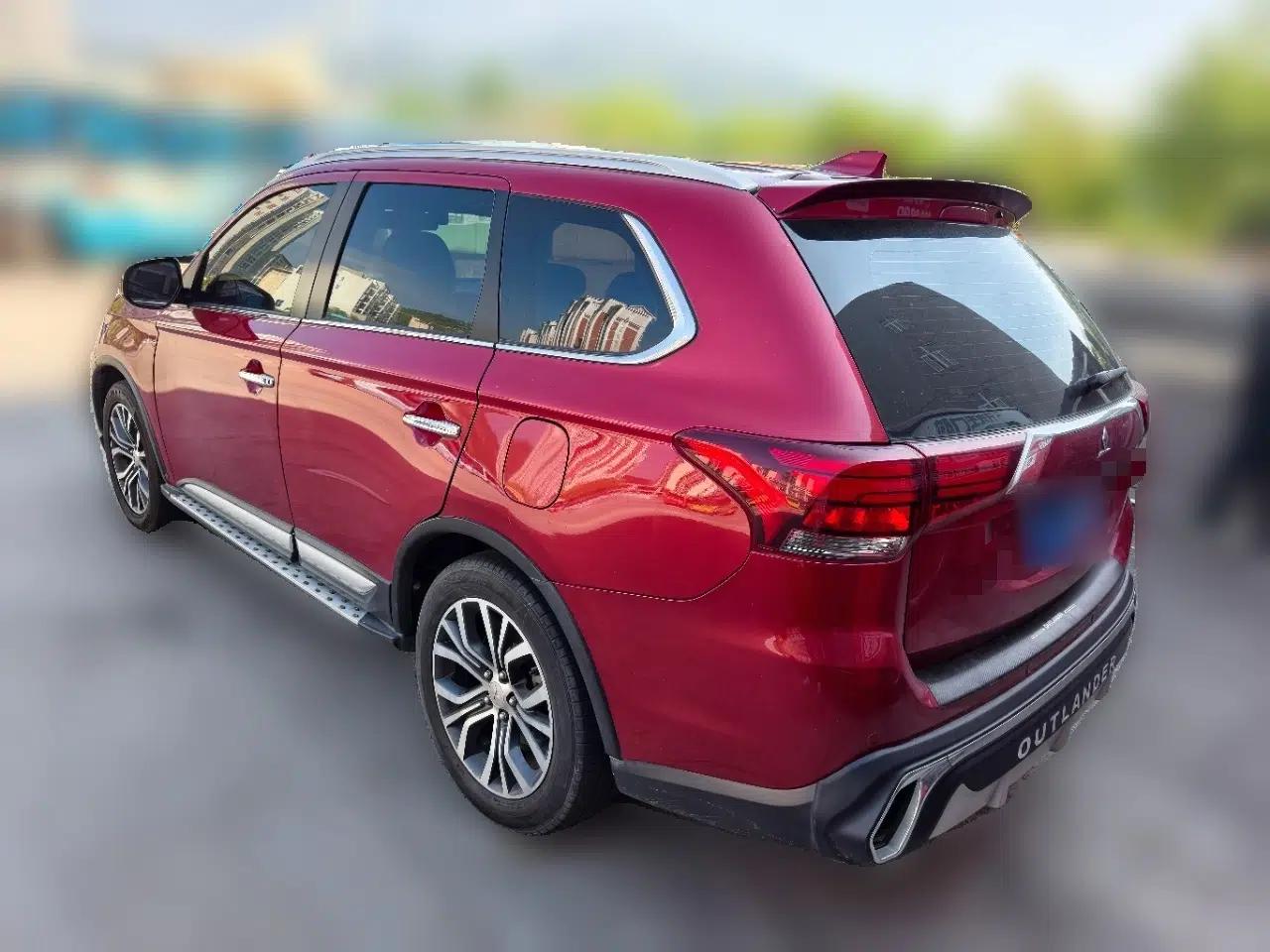 Mitsubishi Outlander 2018 2.4L 4x4 Elite Edition 5 Seats — миниатюра 4