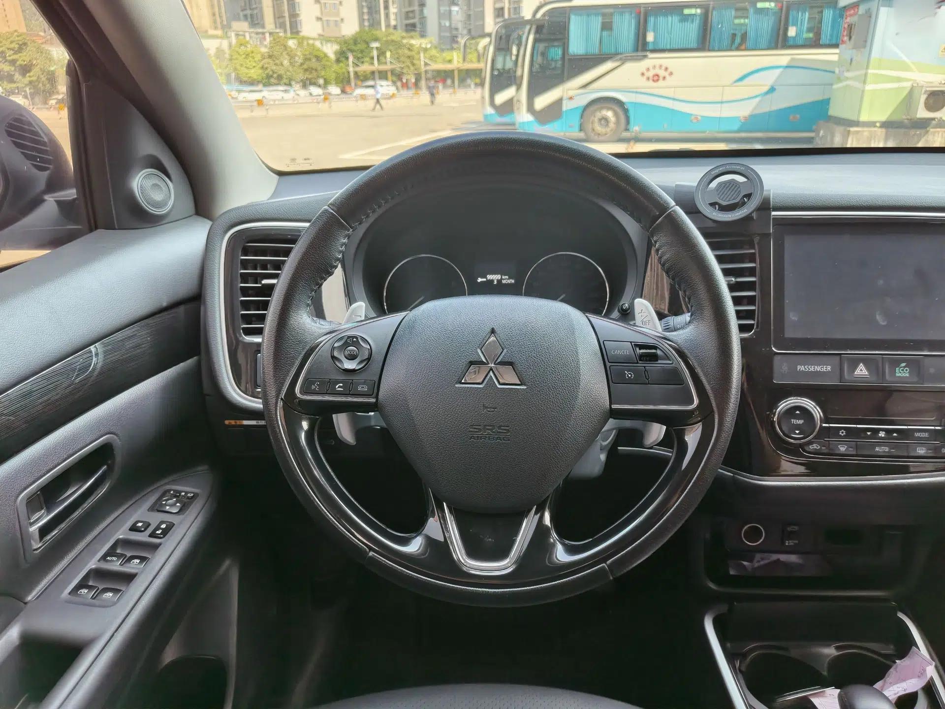 Mitsubishi Outlander 2018 2.4L 4x4 Elite Edition 5 Seats — миниатюра 10