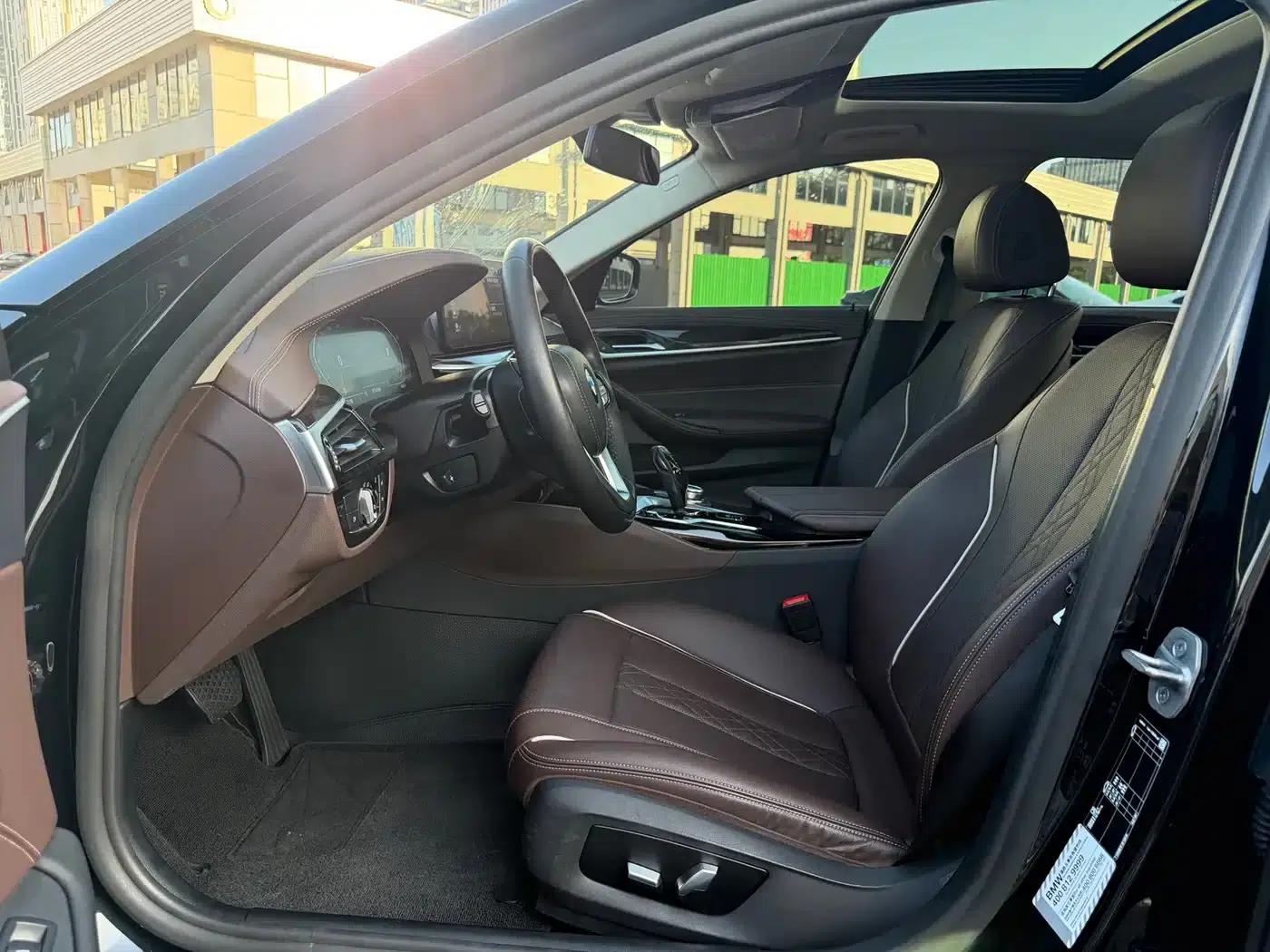 2022 BMW 5 Series 525Li Luxury Package — миниатюра 4