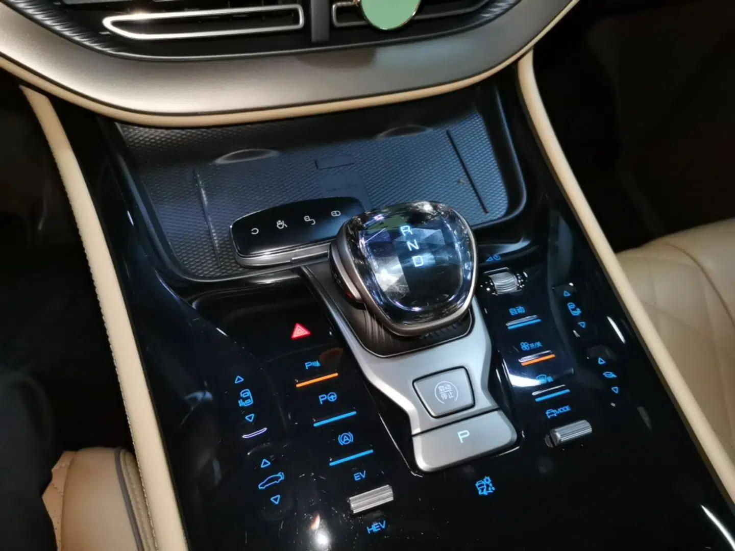 Denza D9 2022 DM-i 970 Four-Wheel Drive Flagship Model — миниатюра 16
