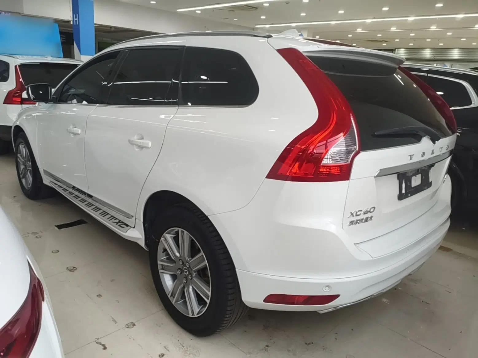 Volvo XC60 2017 T5 AWD Smart Range Edition — миниатюра 4