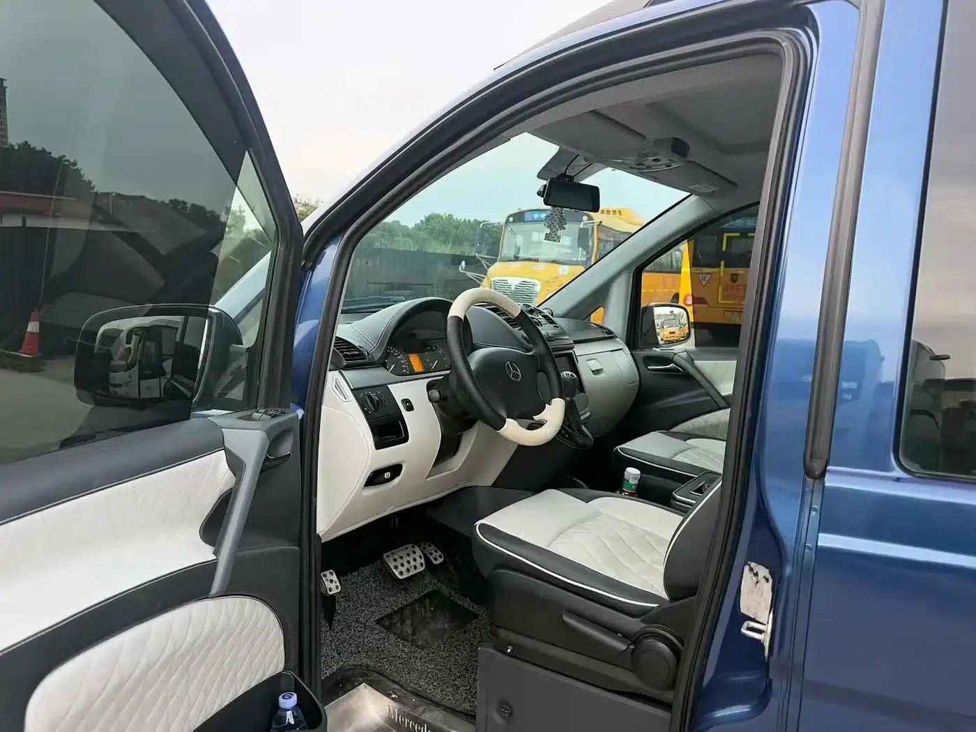 Vito 2011 2.5L 7-seater Executive Edition — миниатюра 3