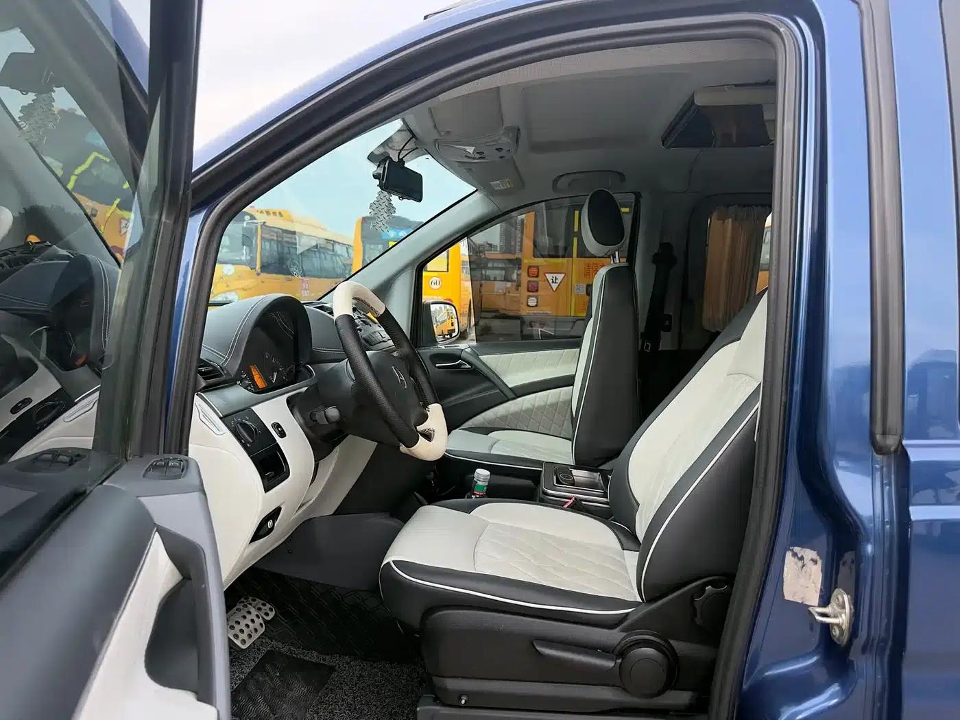 Vito 2011 2.5L 7-seater Executive Edition — миниатюра 4