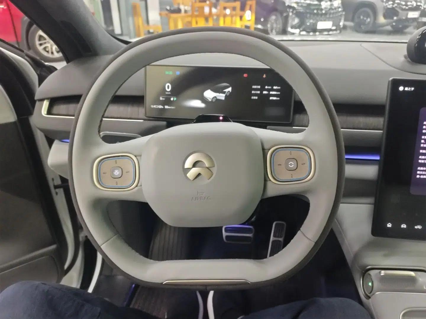 Nio ES8 2023 75 kWh Executive Edition — миниатюра 13