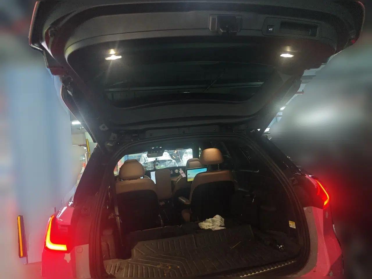 Nio ES8 2020 415 km Range 6-Seater Version — миниатюра 19