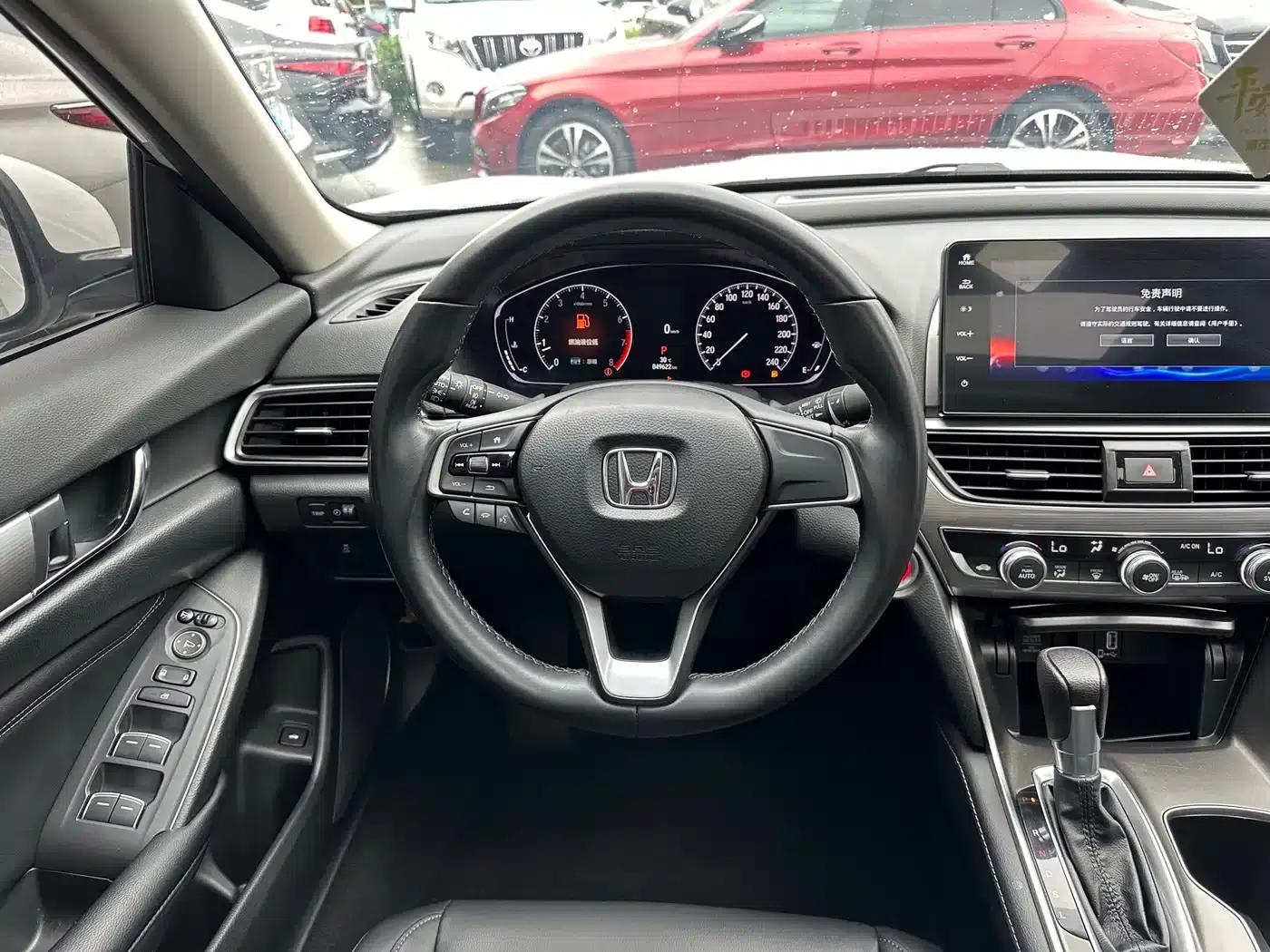 2022 Honda Accord 260TURBO Luxury Edition — миниатюра 17