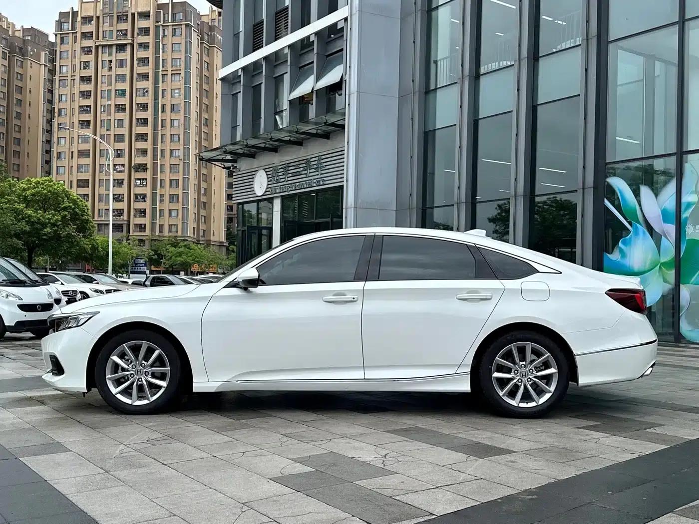 2022 Honda Accord 260TURBO Luxury Edition — миниатюра 3