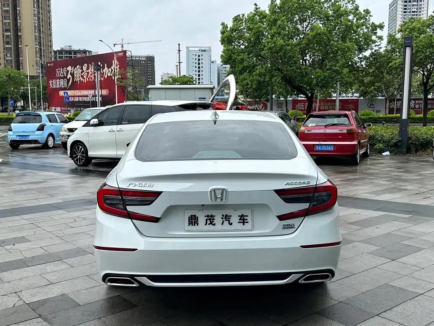 2022 Honda Accord 260TURBO Luxury Edition — миниатюра 4