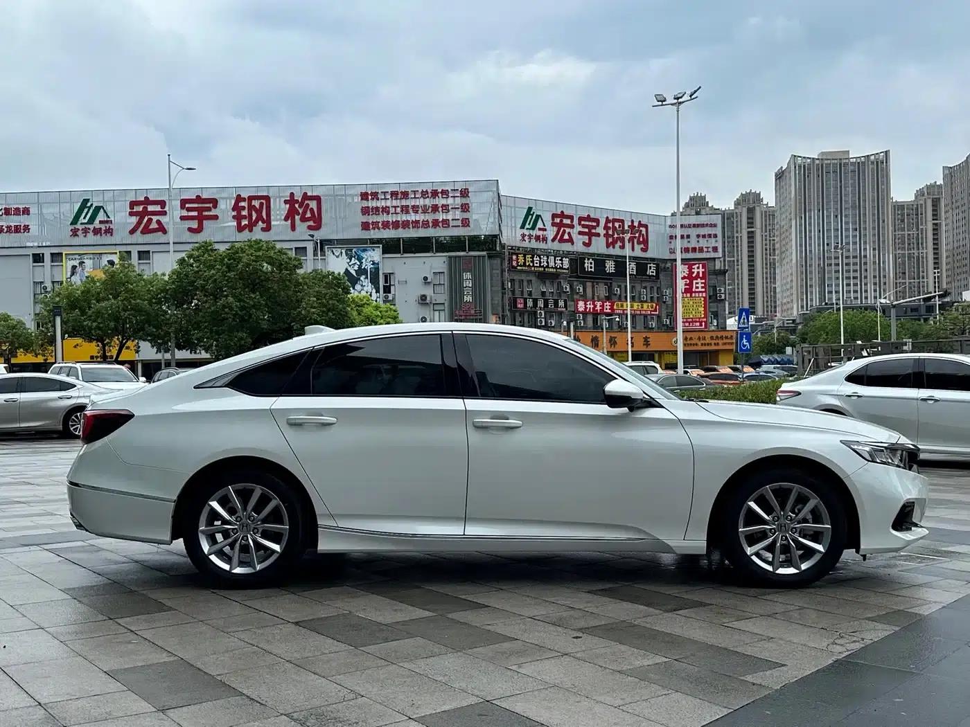 2022 Honda Accord 260TURBO Luxury Edition — миниатюра 5