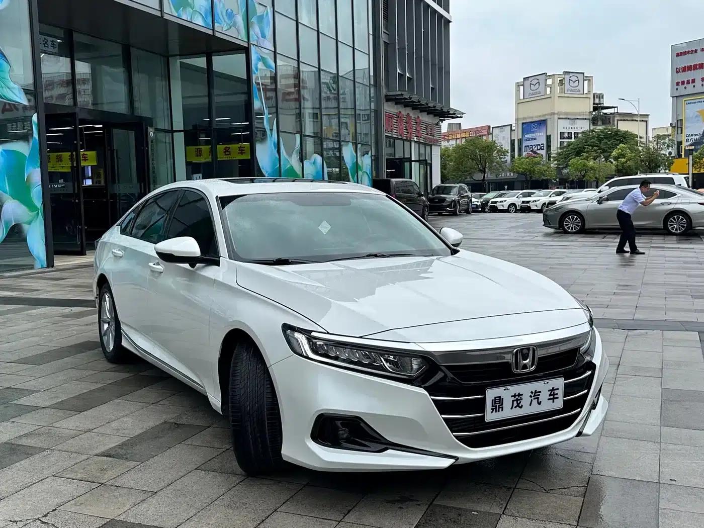 2022 Honda Accord 260TURBO Luxury Edition — миниатюра 6