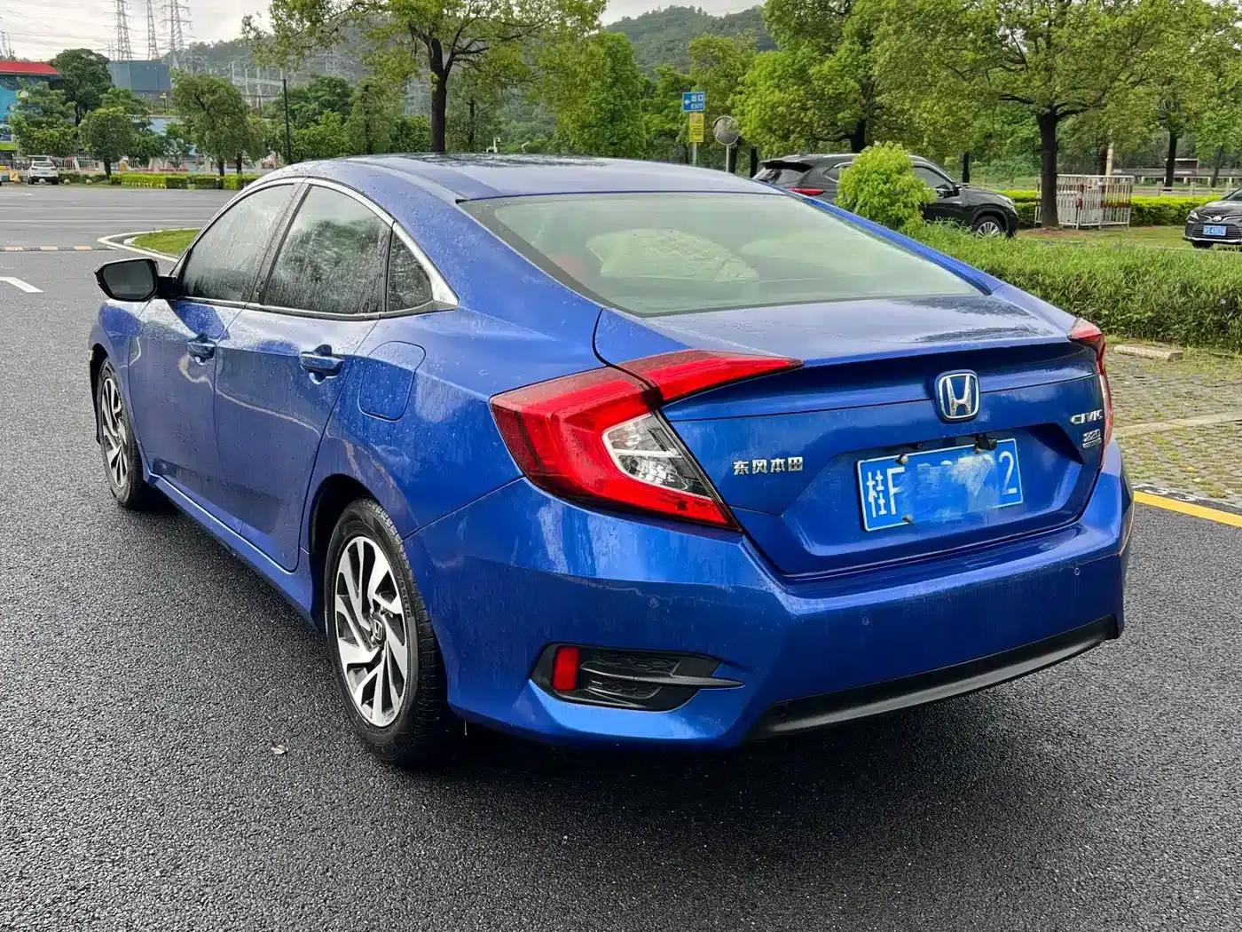 2016 Civic 220TURBO CVT Luxury Edition — миниатюра 4