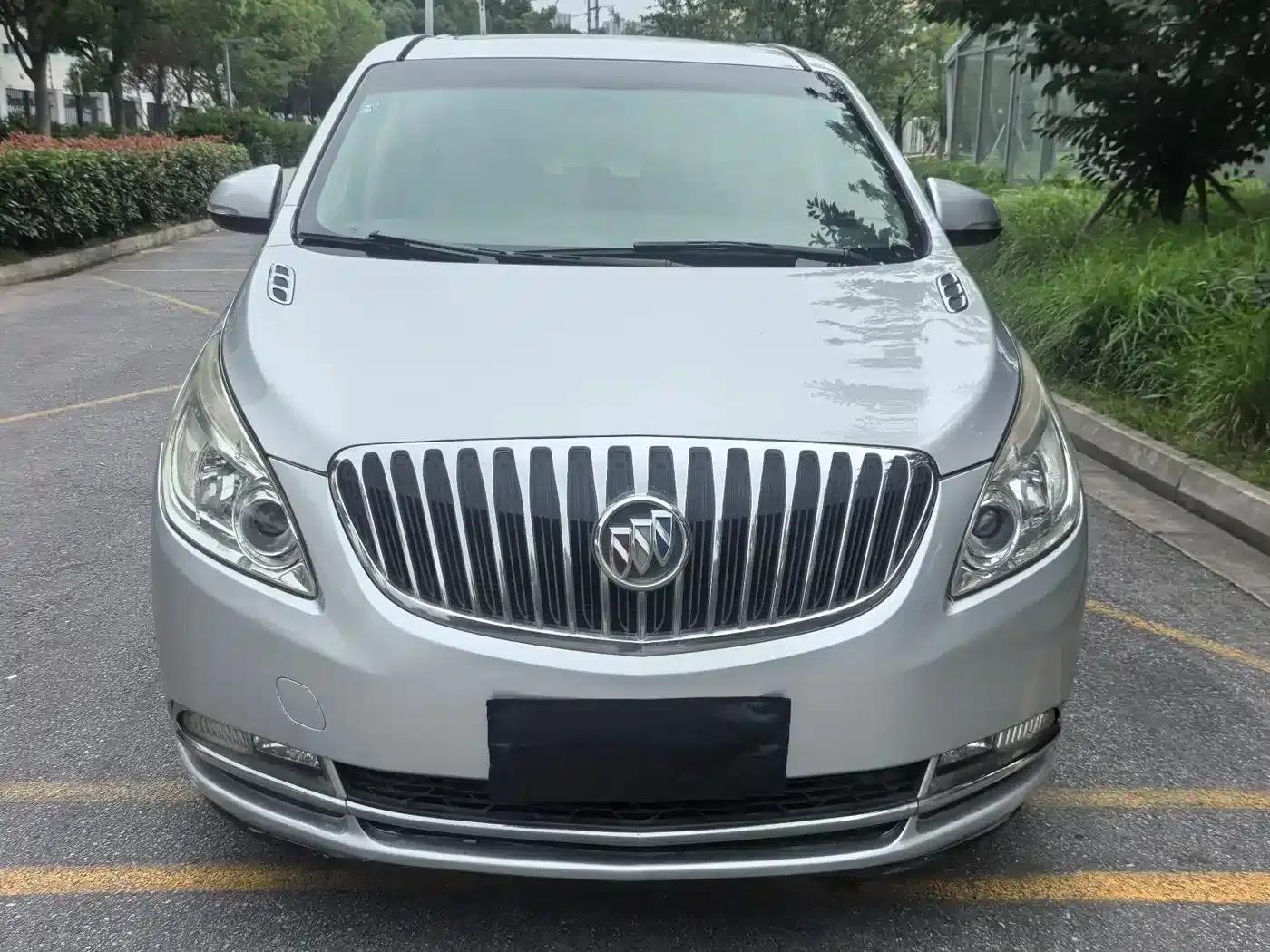 Buick GL8 2011 2.4L CT Luxury Business Comfort Edition — миниатюра 2
