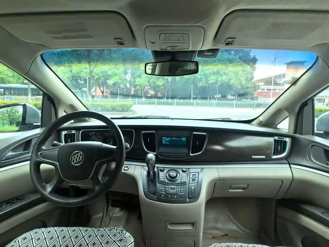 Buick GL8 2011 2.4L CT Luxury Business Comfort Edition — миниатюра 13