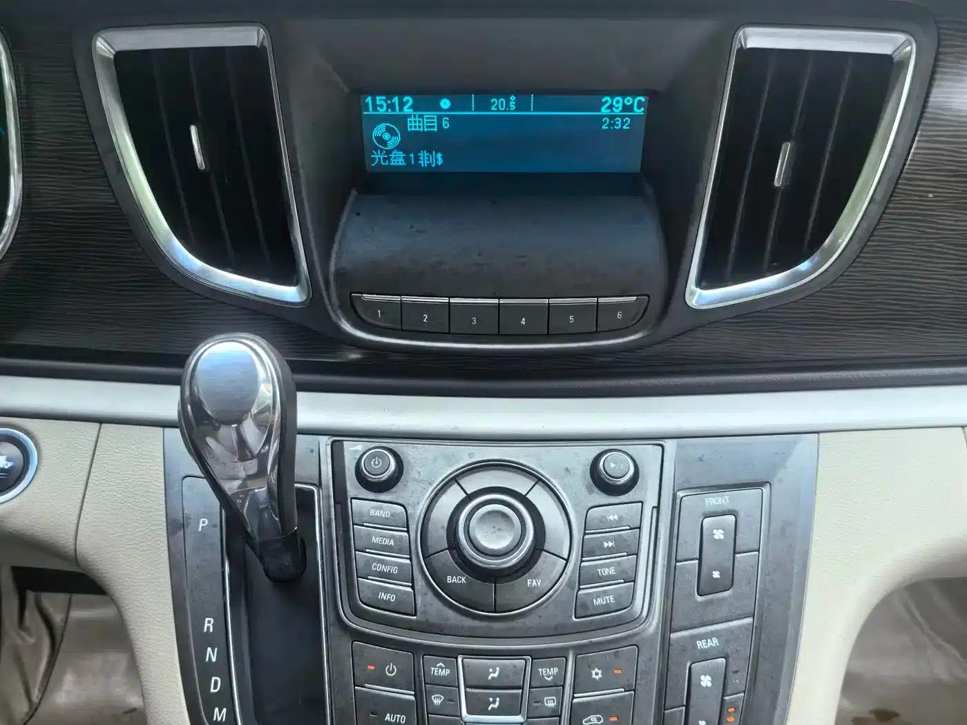 Buick GL8 2011 2.4L CT Luxury Business Comfort Edition — миниатюра 14