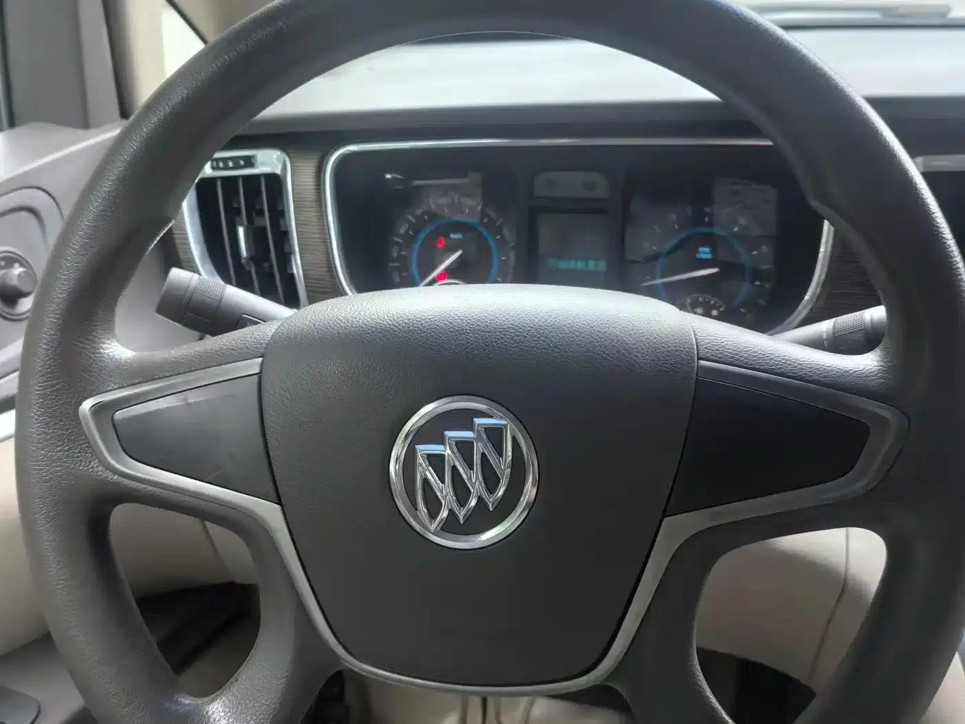 Buick GL8 2011 2.4L CT Luxury Business Comfort Edition — миниатюра 15