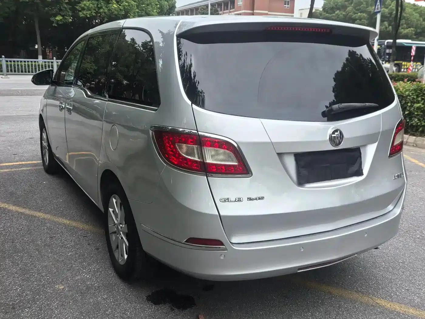 Buick GL8 2011 2.4L CT Luxury Business Comfort Edition — миниатюра 9
