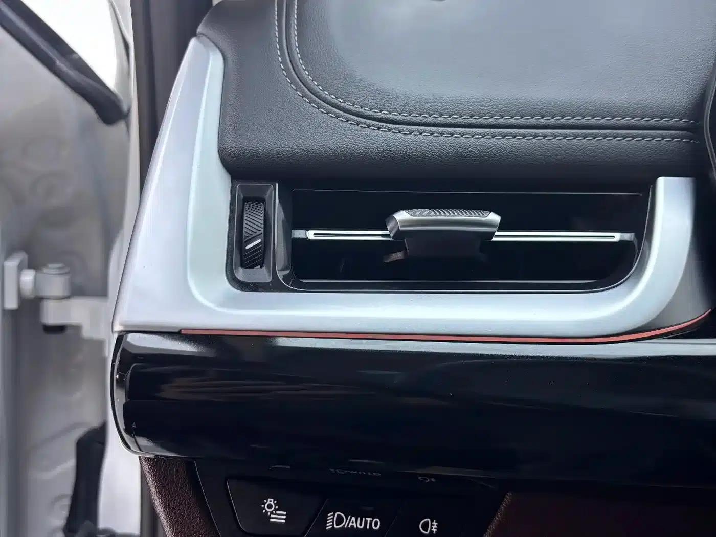 2023 BMW X1 sDrive20Li X Design Package — миниатюра 12