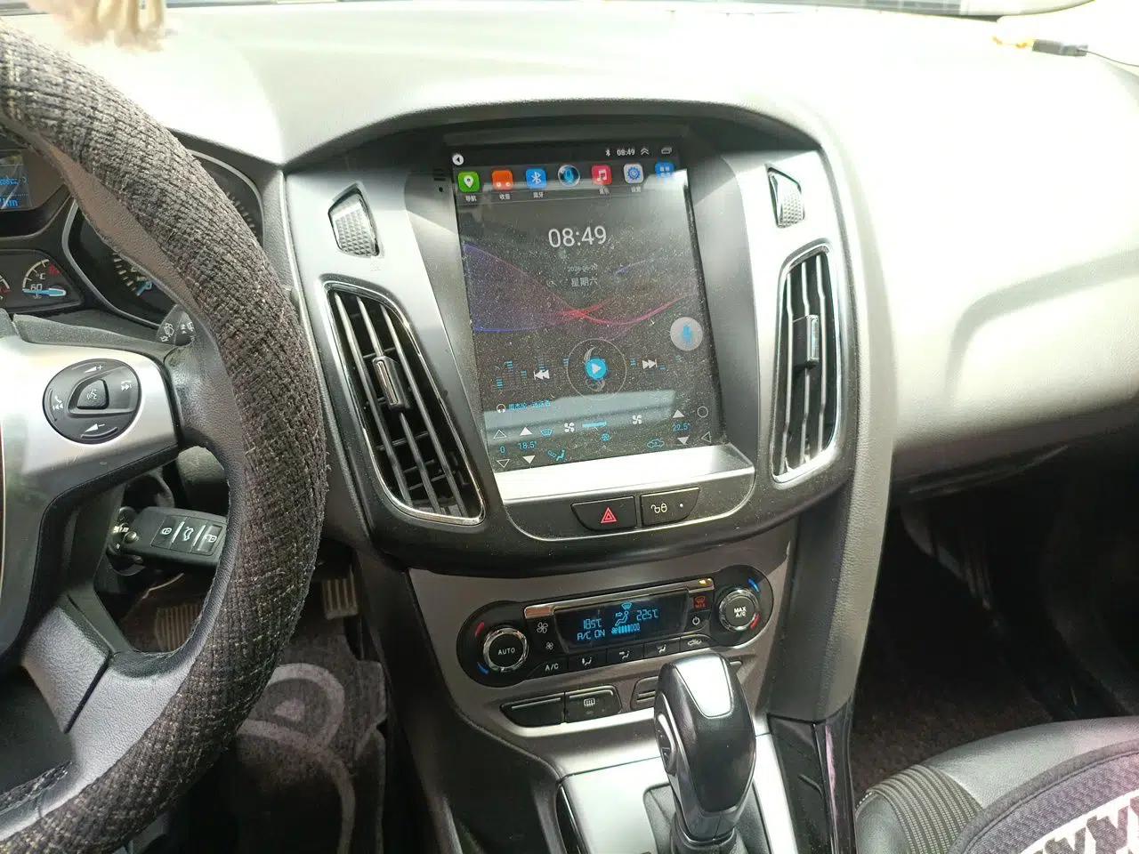 Ford Focus 2012 Sedan 1.6L Automatic Fashion Edition — миниатюра 13