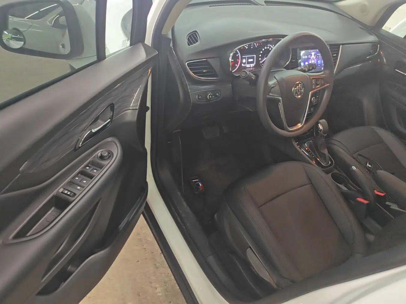 Buick Encore 2017 18T Automatic Two-Wheel Drive Urban Fashion Model — миниатюра 18