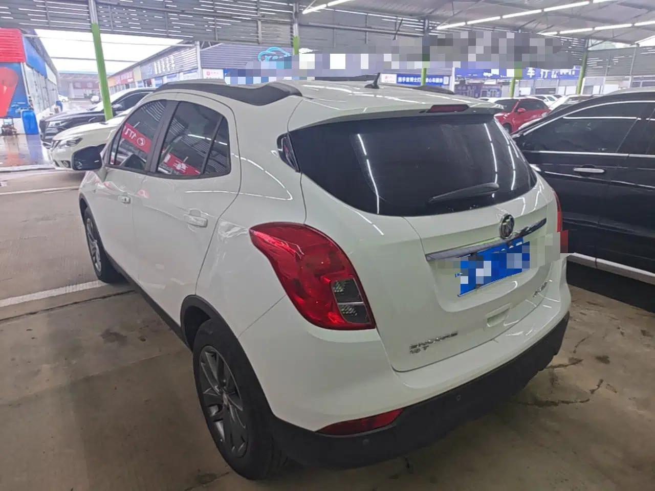 Buick Encore 2017 18T Automatic Two-Wheel Drive Urban Fashion Model — миниатюра 4