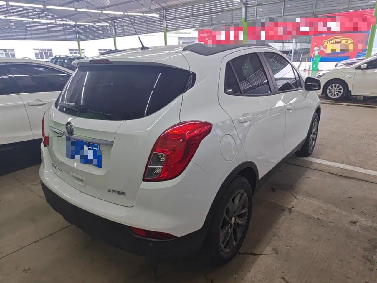 Buick Encore 2017 18T Automatic Two-Wheel Drive Urban Fashion Model — миниатюра 6