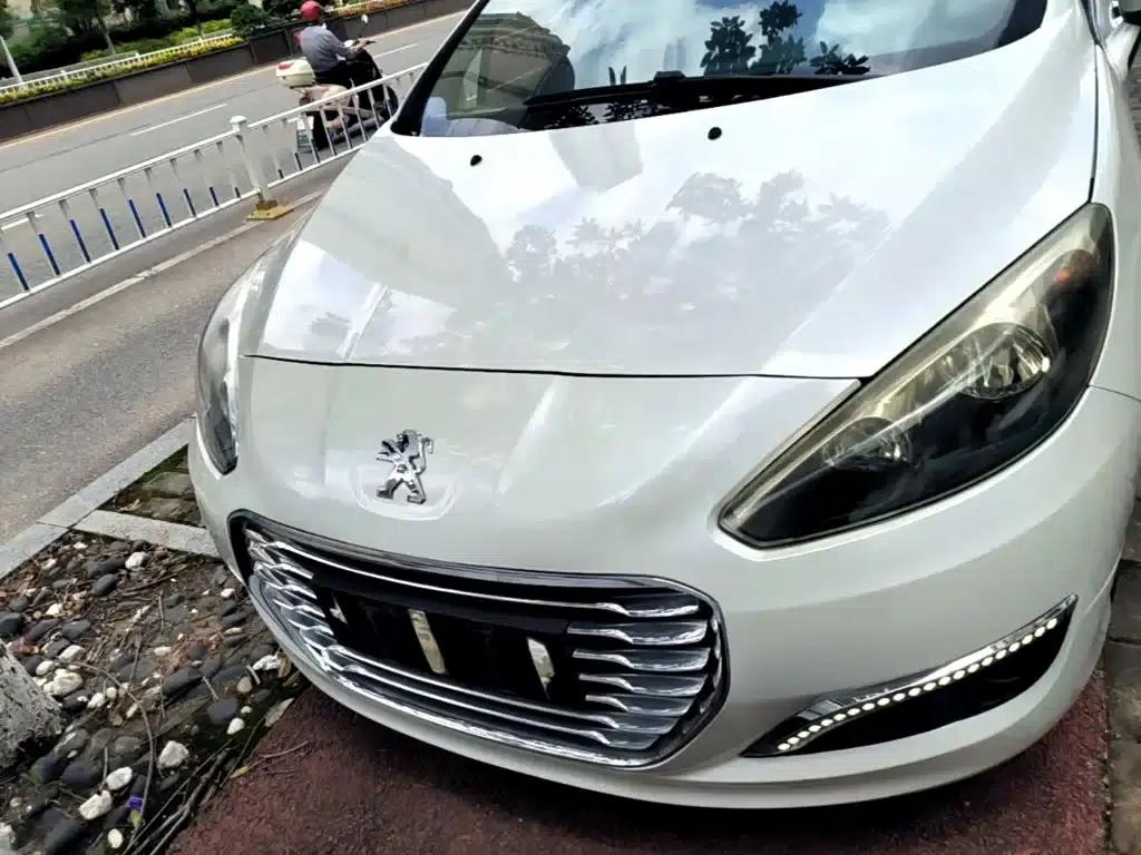 Peugeot 308 2014 Enjoy Edition Classic 1.6L Automatic Premium Model — миниатюра 3