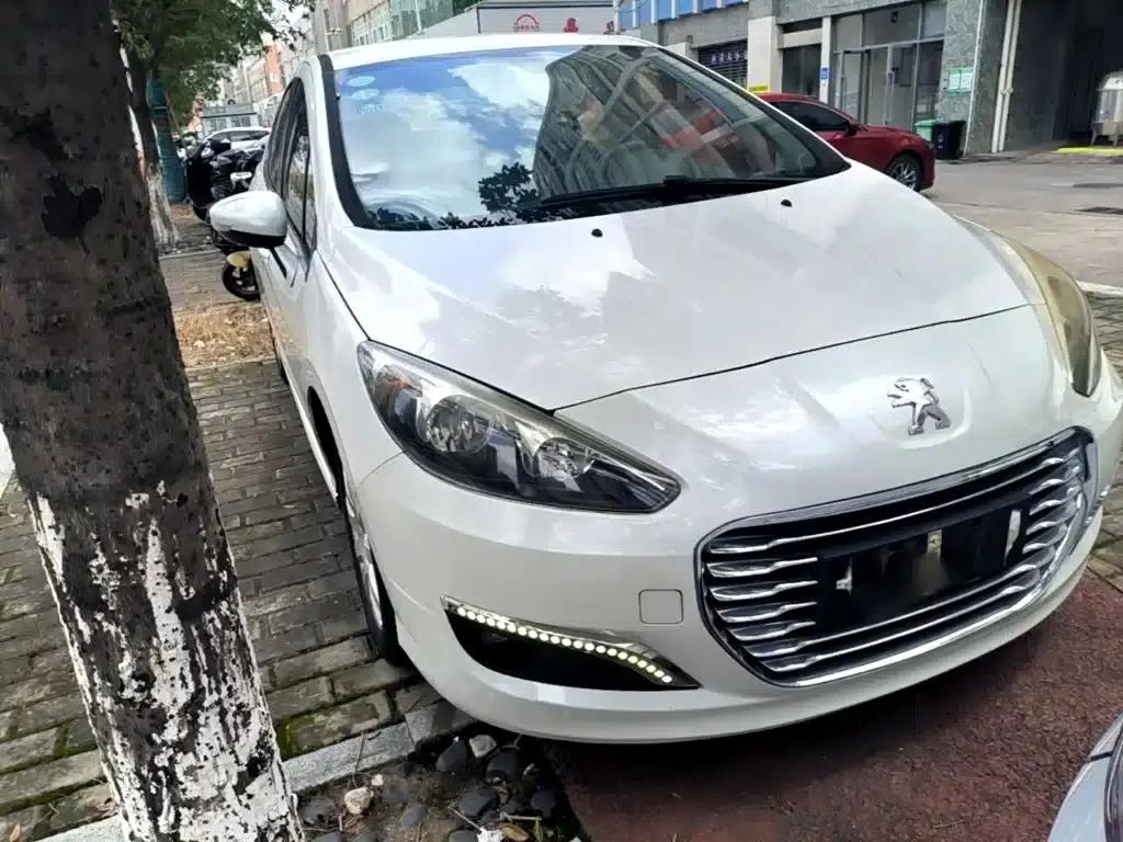 Peugeot 308 2014 Enjoy Edition Classic 1.6L Automatic Premium Model — миниатюра 4