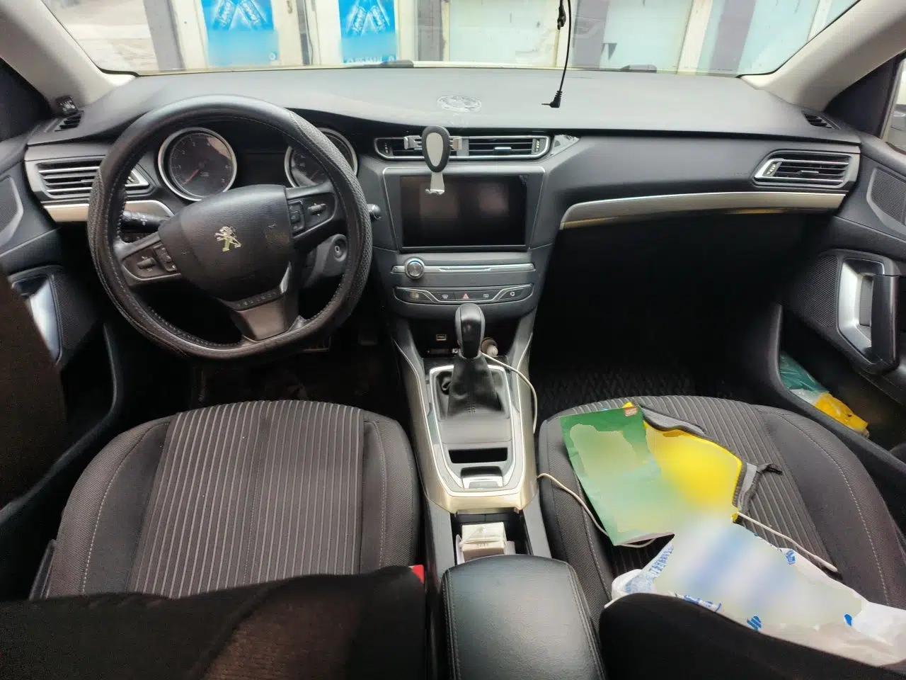 Peugeot 408 2018 Revised Version 1.8L Automatic Luxury Edition — миниатюра 9