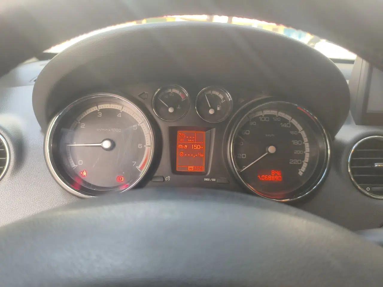 Peugeot 408 2011 1.6L Manual Comfort Edition — миниатюра 11