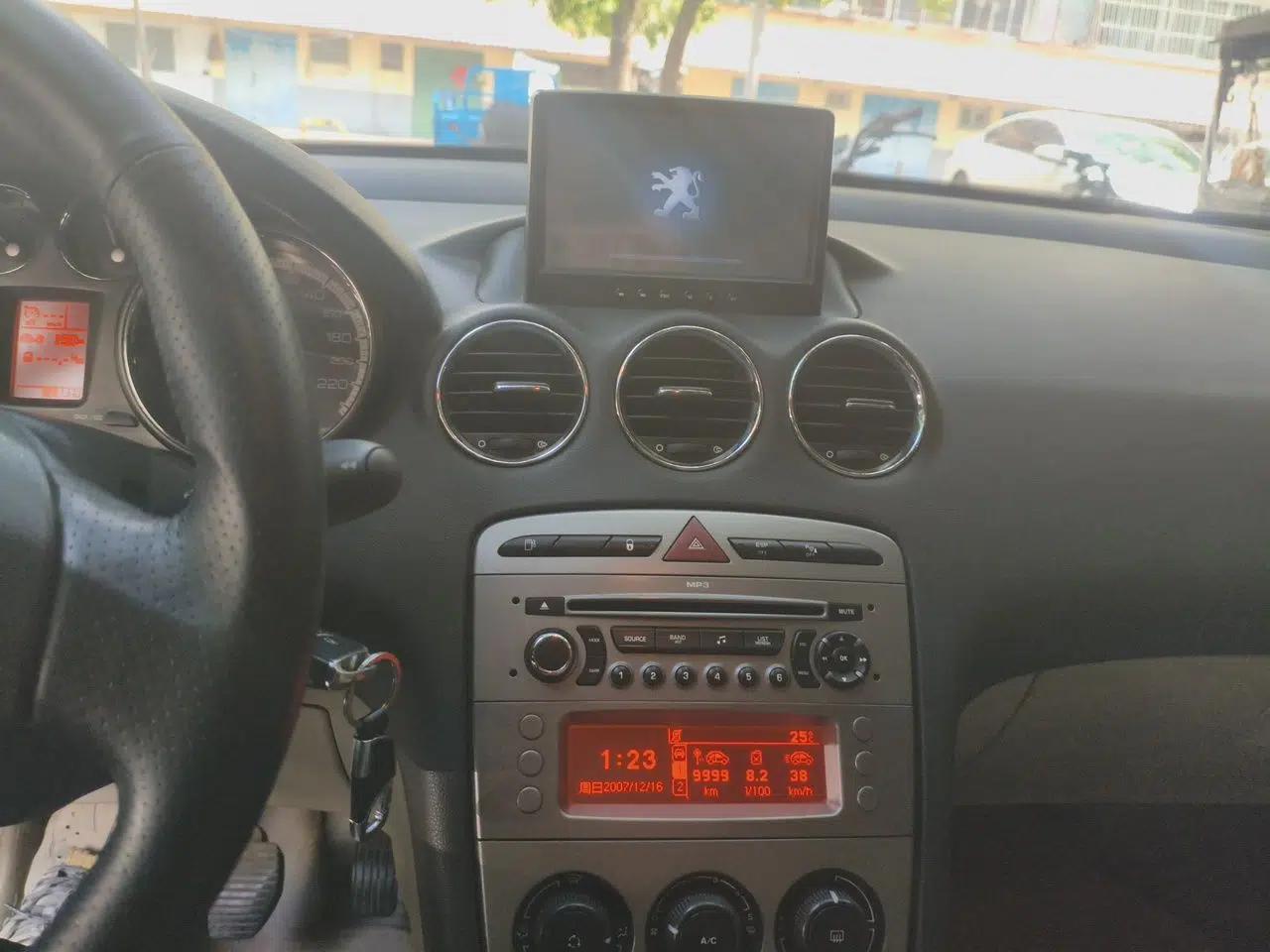 Peugeot 408 2011 1.6L Manual Comfort Edition — миниатюра 13