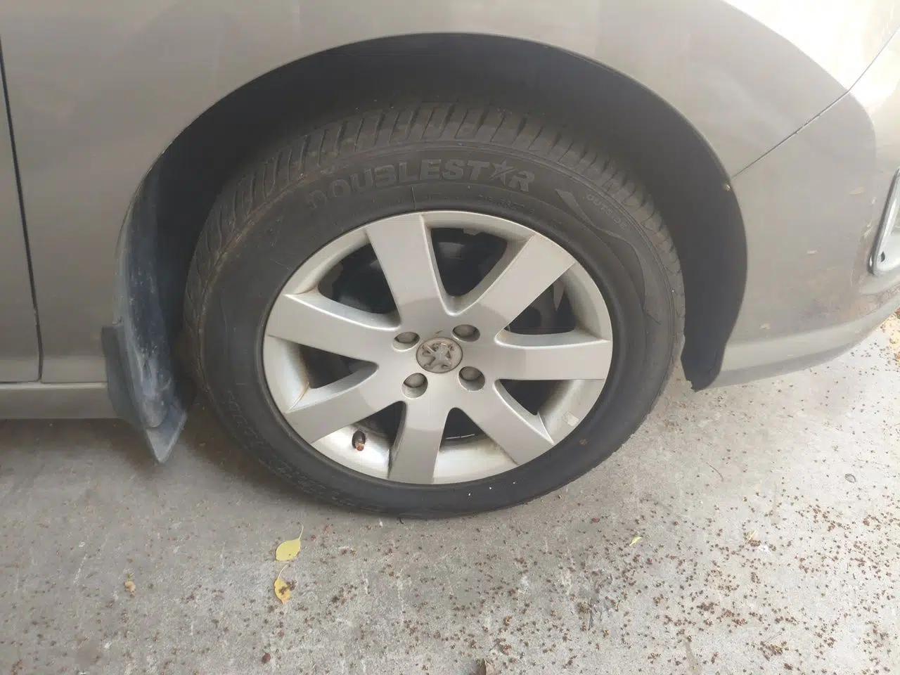 Peugeot 408 2011 1.6L Manual Comfort Edition — миниатюра 8