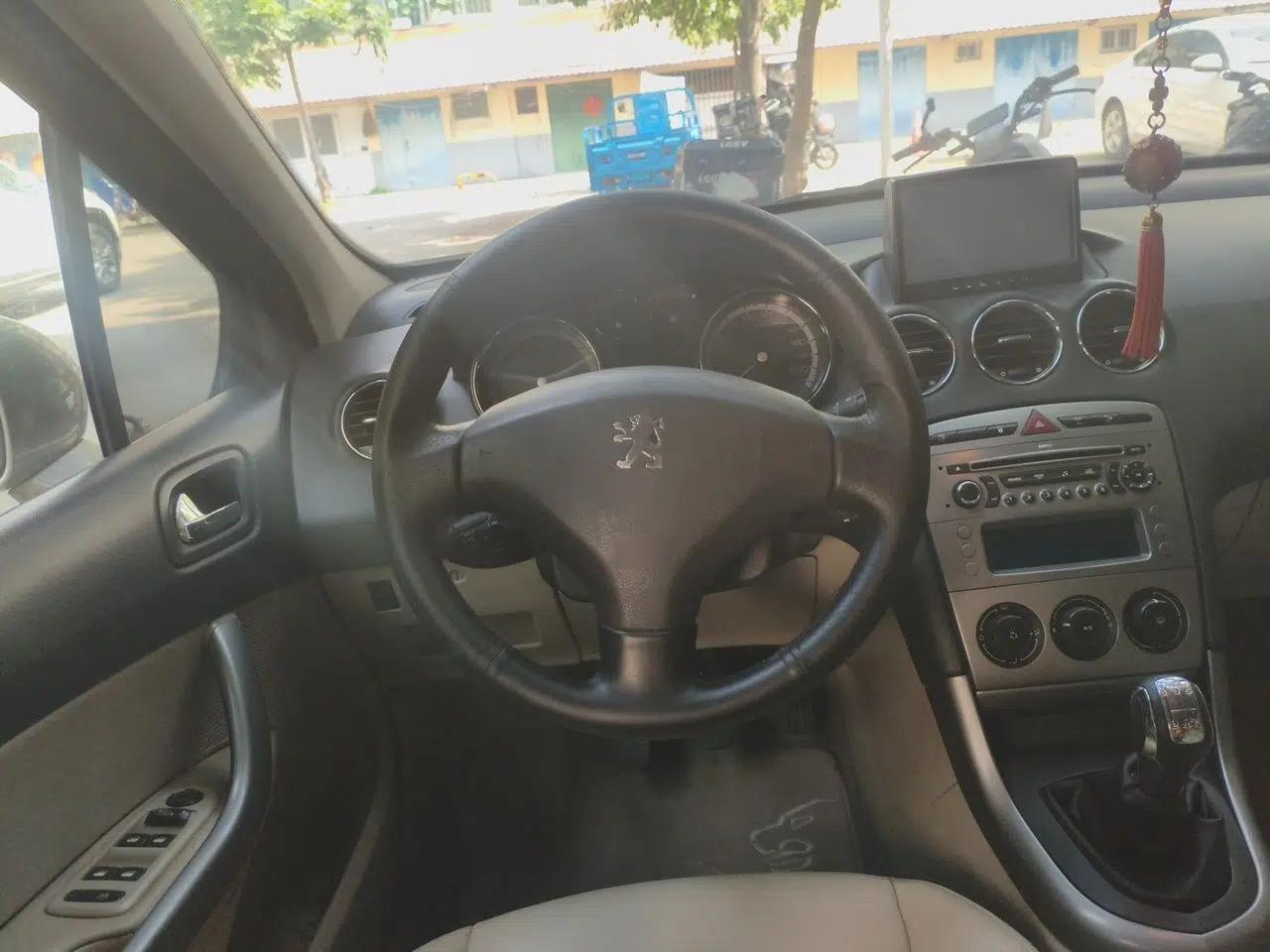 Peugeot 408 2011 1.6L Manual Comfort Edition — миниатюра 10