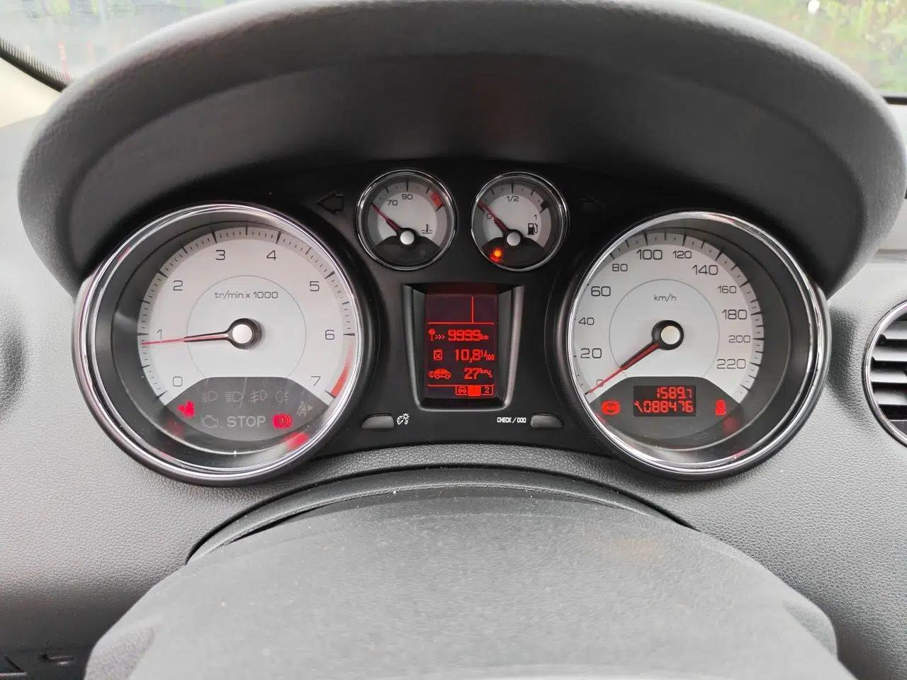 Peugeot 408 2011 2.0L Manual Comfort Edition — миниатюра 11