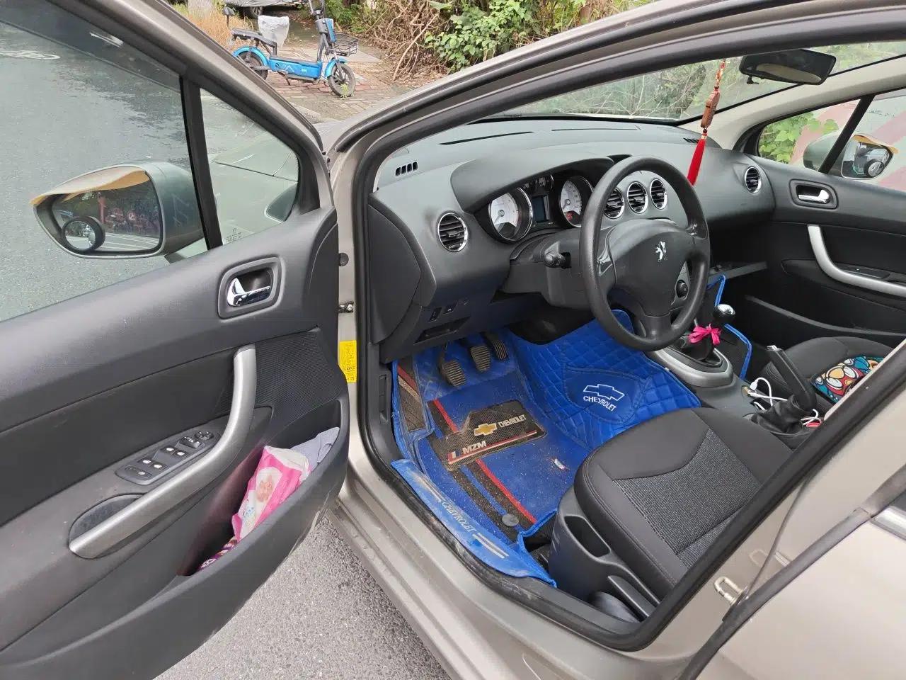 Peugeot 408 2011 2.0L Manual Comfort Edition — миниатюра 16