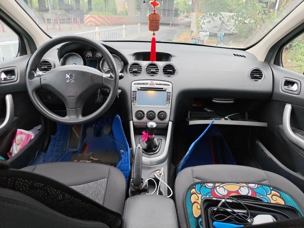 Peugeot 408 2011 2.0L Manual Comfort Edition — миниатюра 9