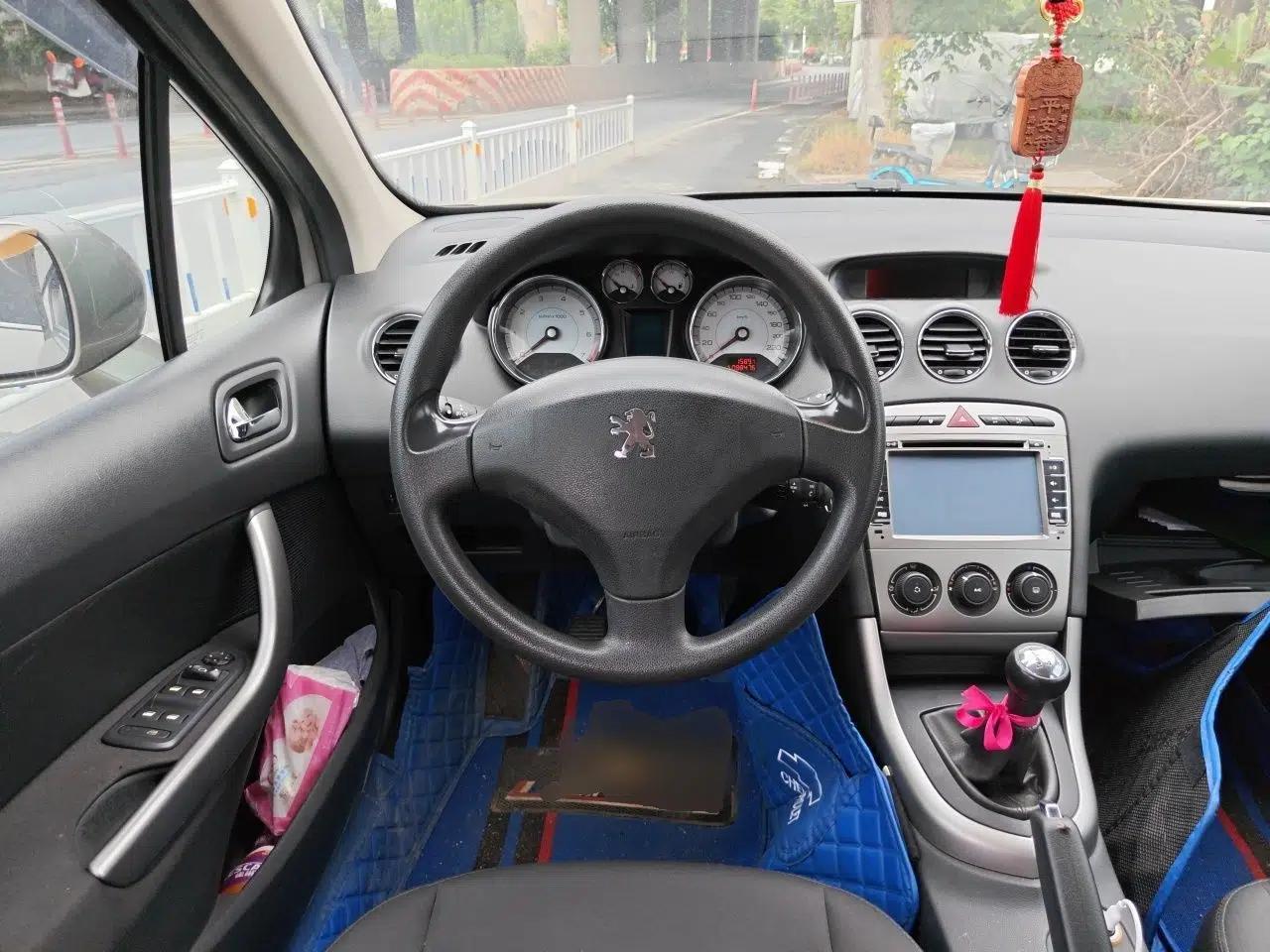 Peugeot 408 2011 2.0L Manual Comfort Edition — миниатюра 10