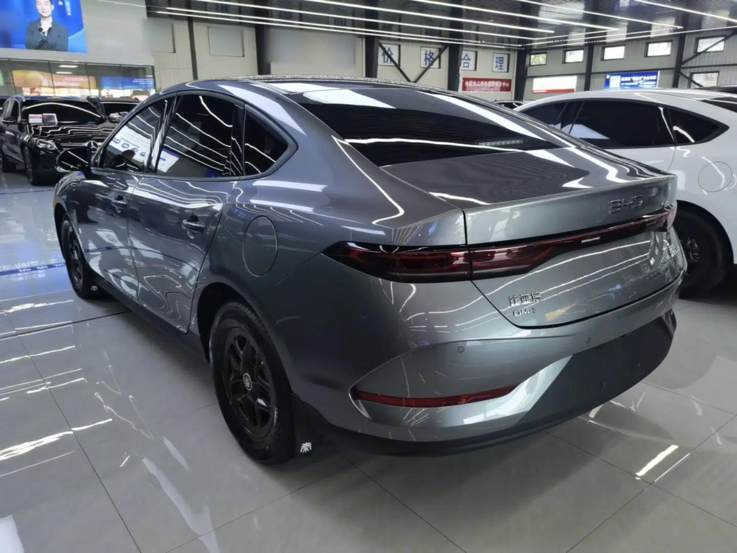 BYD Qin PLUS 2025 DM-i Smart Drive 55KM Leading Model — миниатюра 4