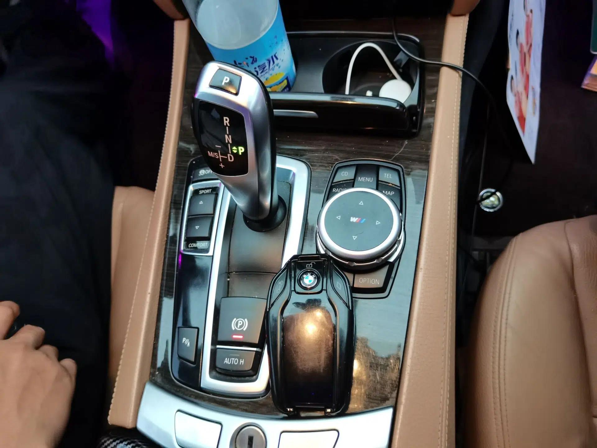 BMW 7 Series 2011 730Li Elegant Model — миниатюра 14
