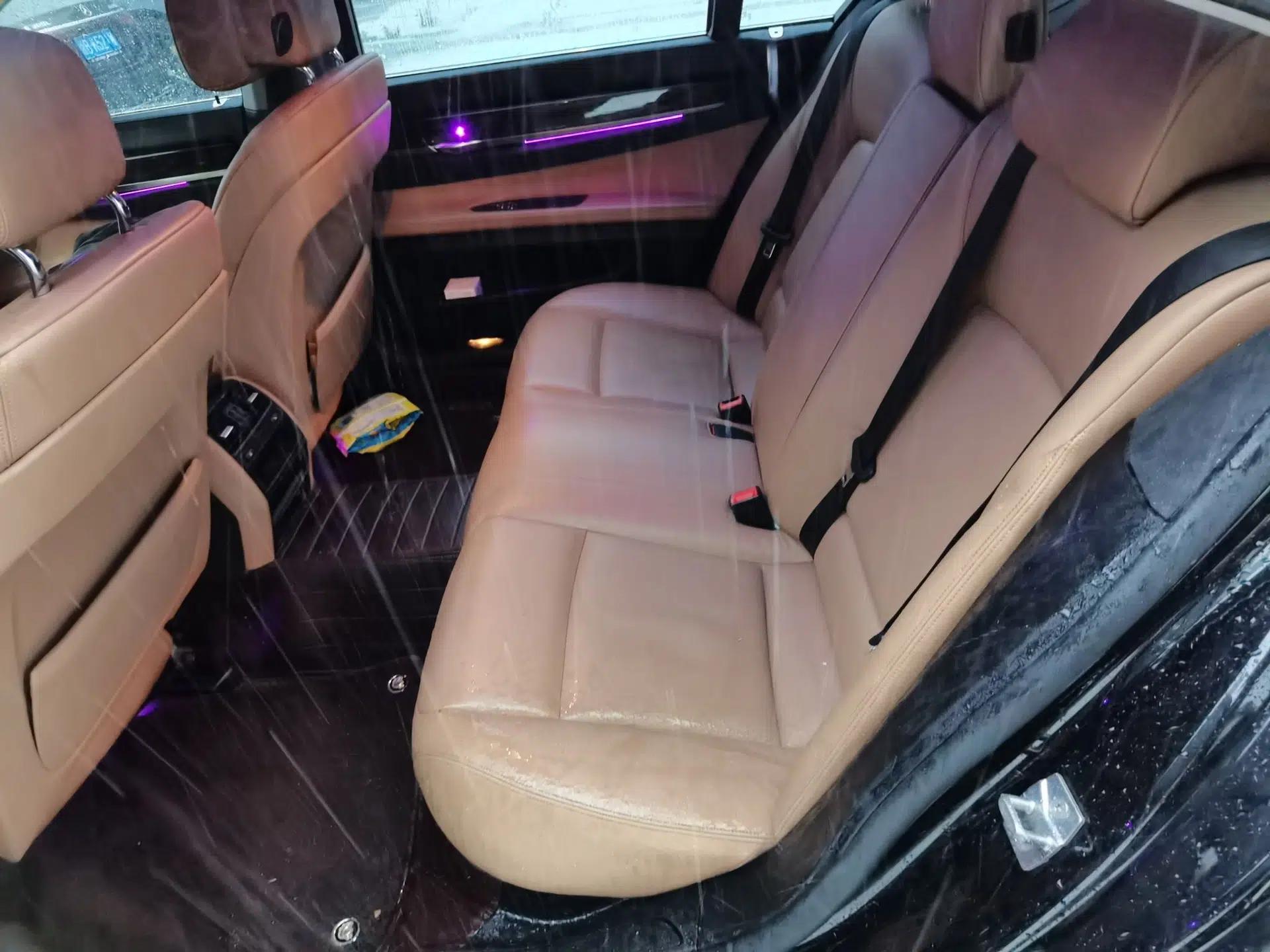 BMW 7 Series 2011 730Li Elegant Model — миниатюра 17