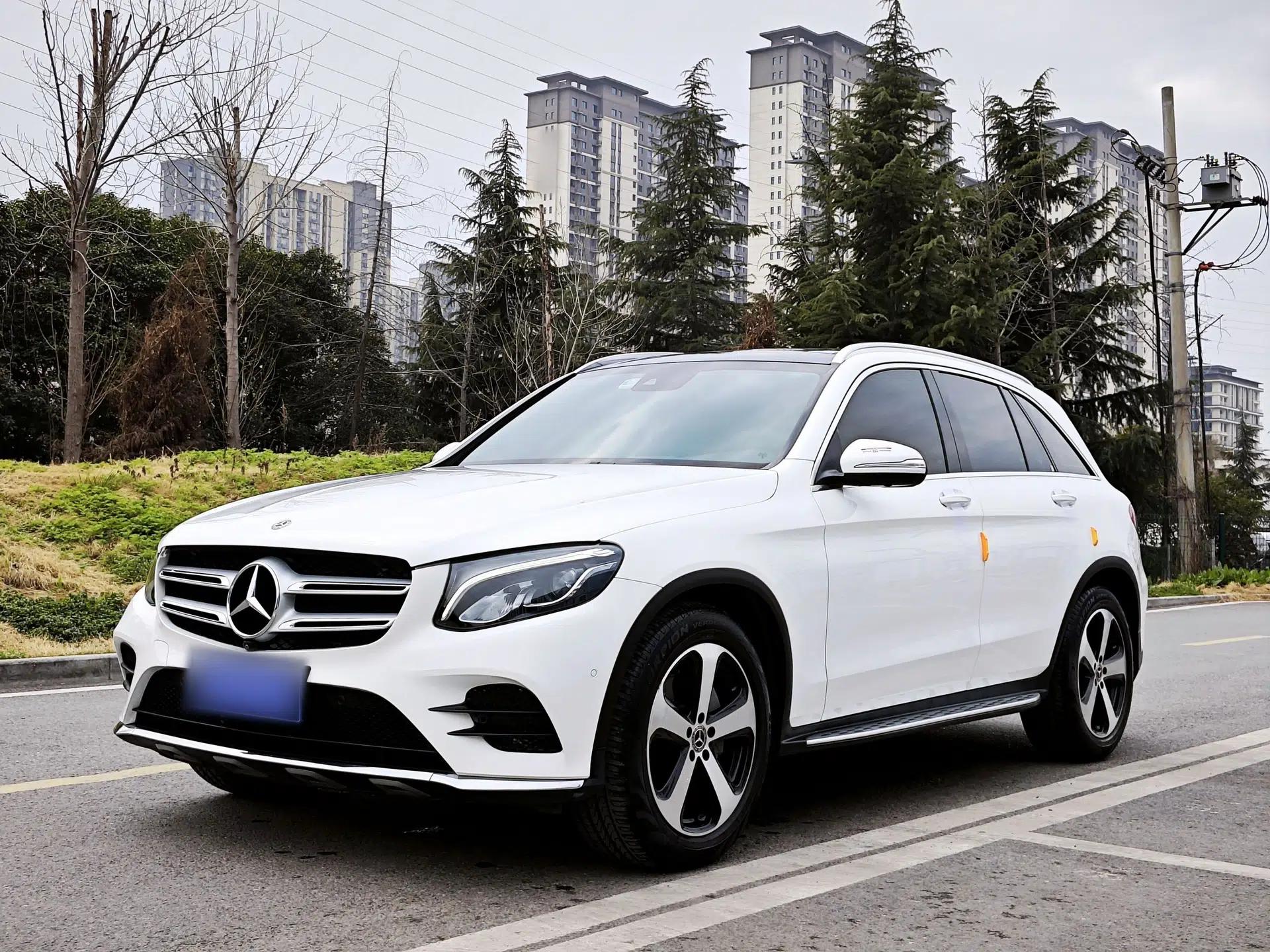 Mercedes-Benz GLC 2019 GLC 260 4MATIC Luxury Model — миниатюра 1
