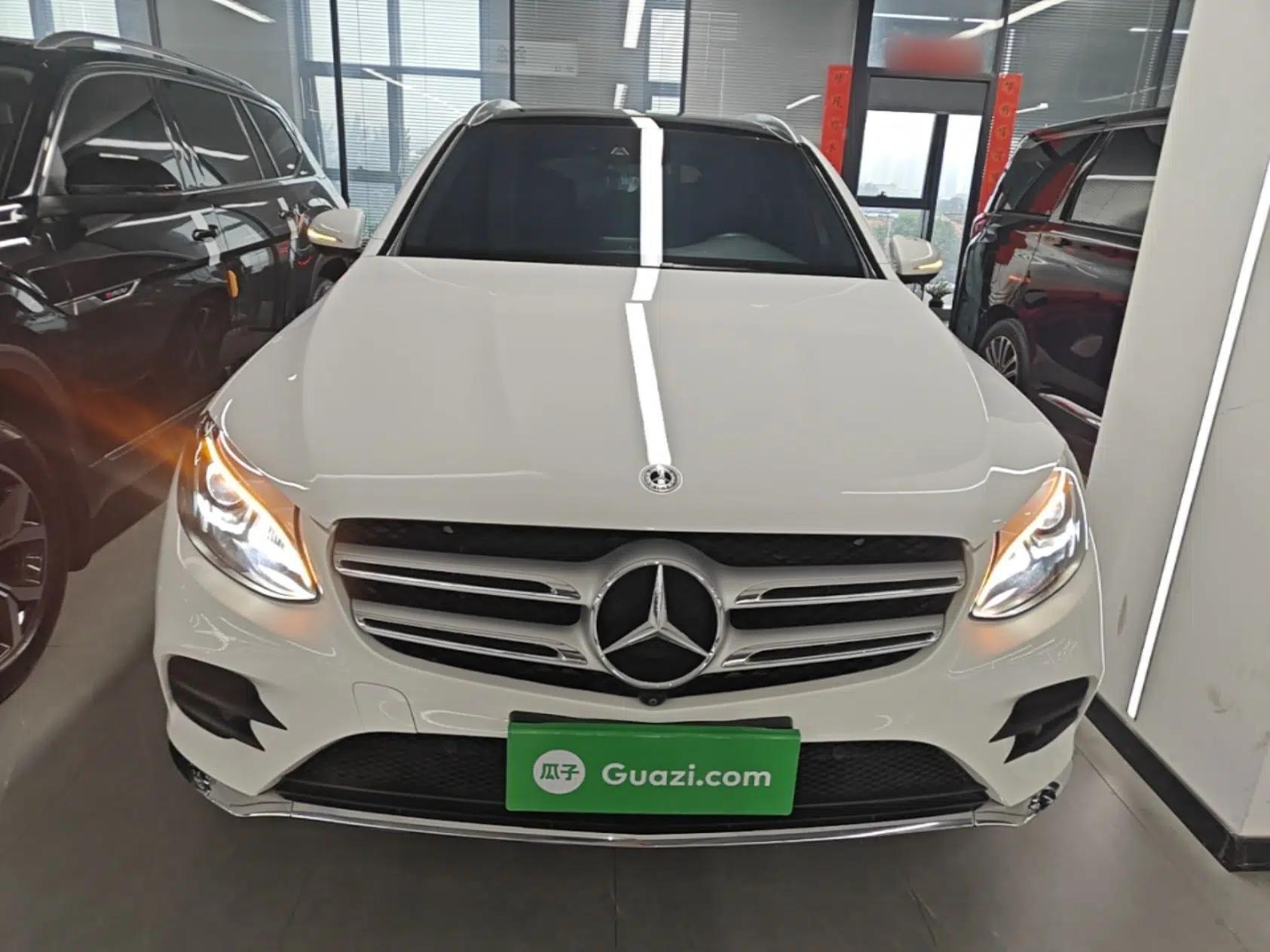 Mercedes-Benz GLC 2019 GLC 260 4MATIC Luxury Model — миниатюра 2