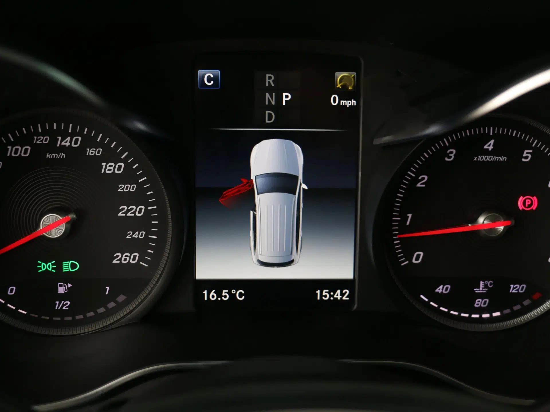 Mercedes-Benz GLC 2019 GLC 260 4MATIC Luxury Model — миниатюра 21