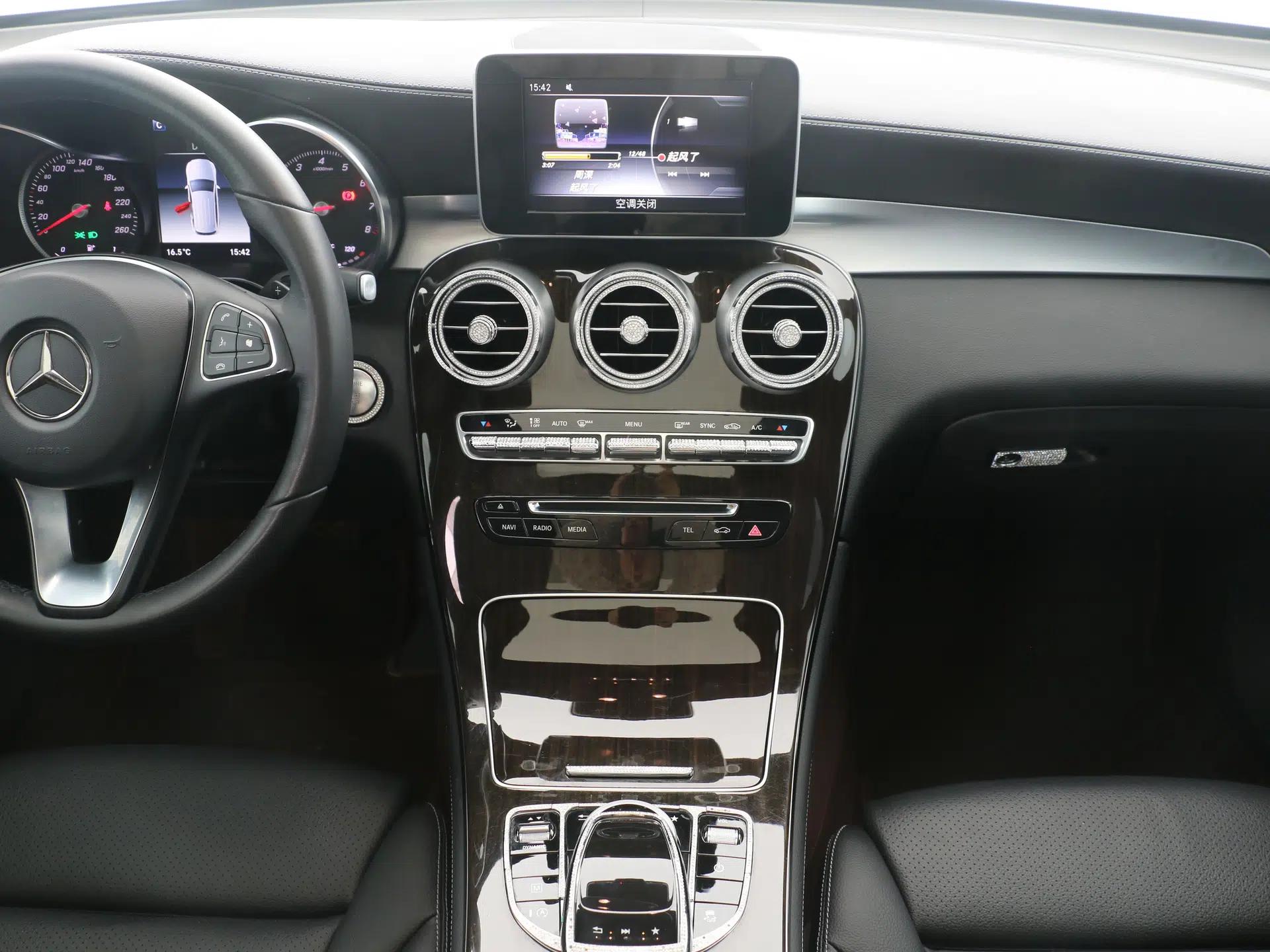 Mercedes-Benz GLC 2019 GLC 260 4MATIC Luxury Model — миниатюра 22
