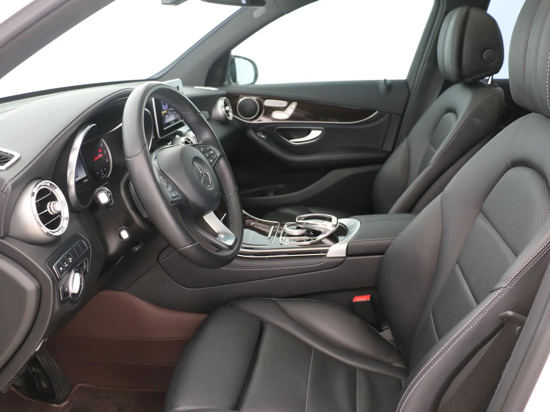 Mercedes-Benz GLC 2019 GLC 260 4MATIC Luxury Model — миниатюра 24