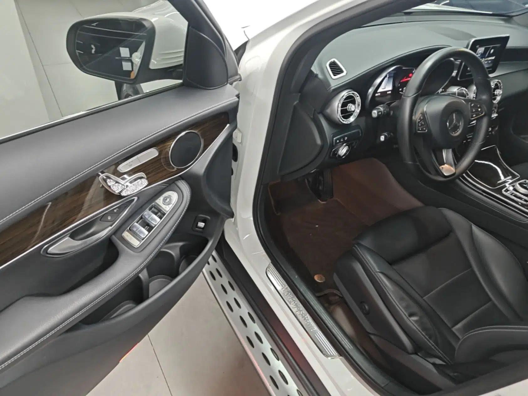 Mercedes-Benz GLC 2019 GLC 260 4MATIC Luxury Model — миниатюра 25