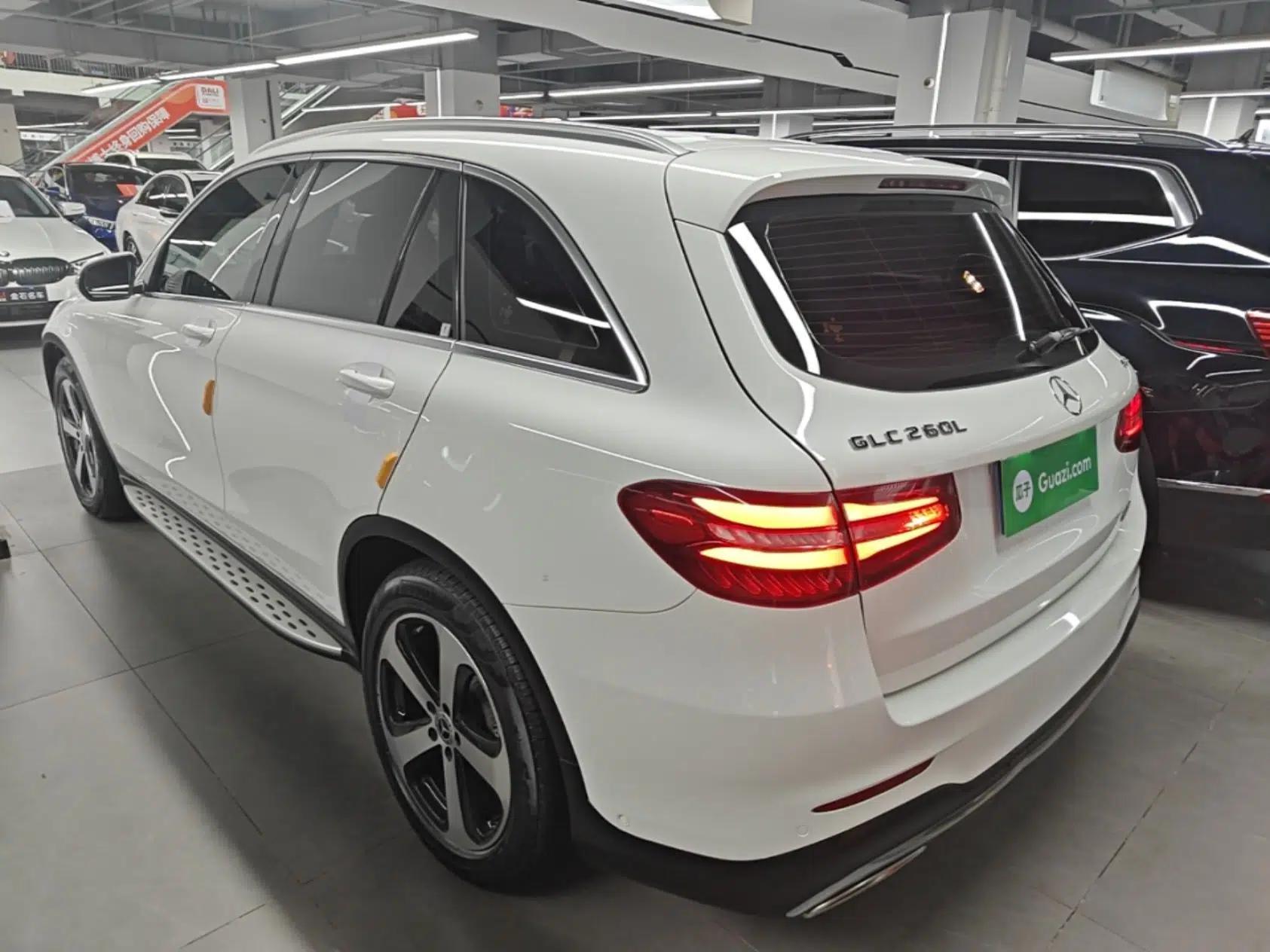 Mercedes-Benz GLC 2019 GLC 260 4MATIC Luxury Model — миниатюра 4